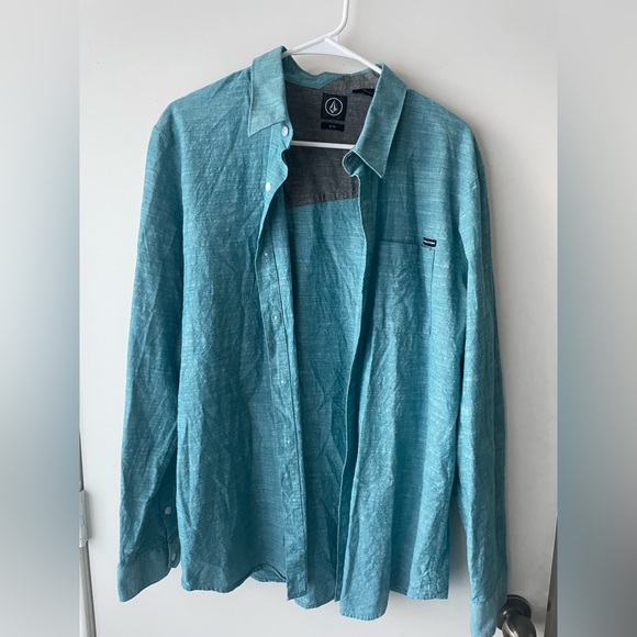 Volcom men’s button down - Picture 4 of 9